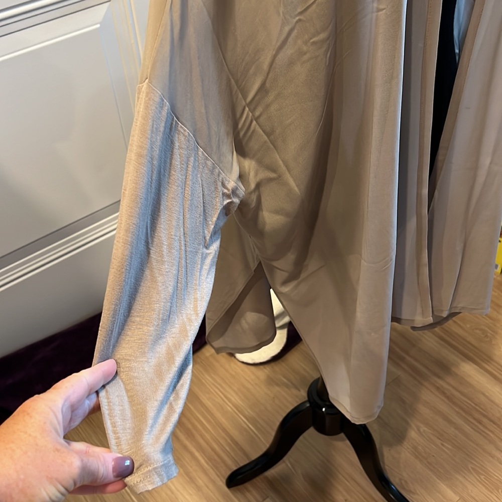 NWOT Marla Wynne Layers cover in Beige. 2x - Picture 3 of 10